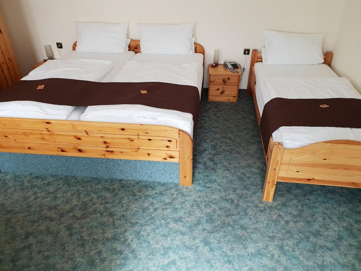 Hotel Gruener Baum Bretzenheim エクステリア 写真