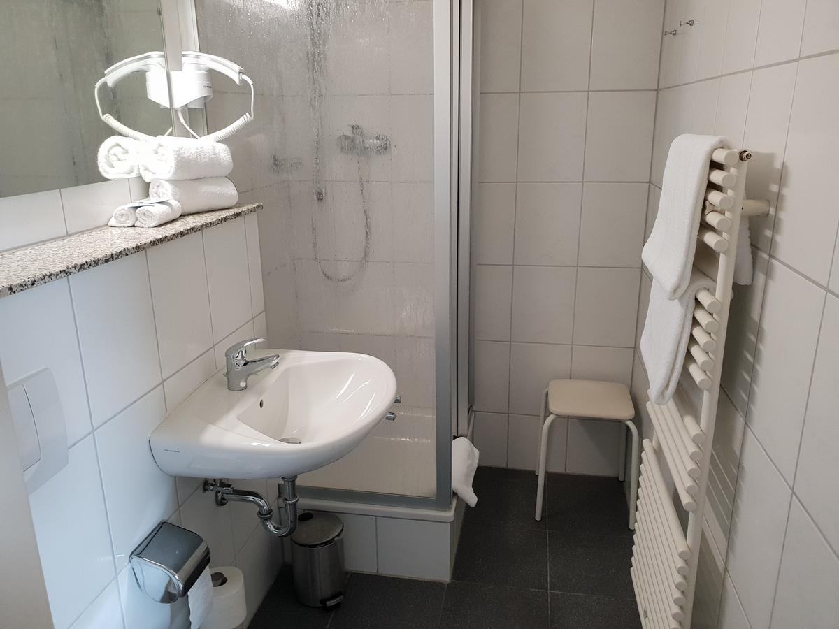 Hotel Gruener Baum Bretzenheim エクステリア 写真